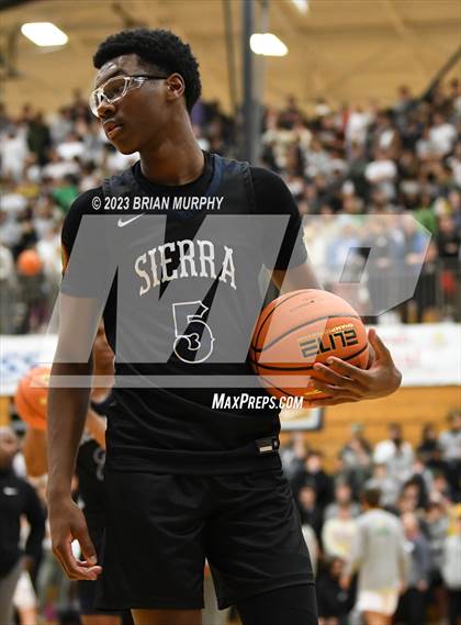 Thumbnail 2 in Sierra Canyon vs. Jesuit (Les Schwab Invitational) photogallery.