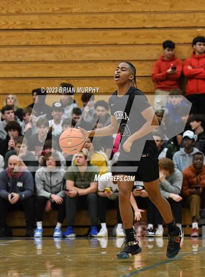 Thumbnail 2 in Sierra Canyon vs. Jesuit (Les Schwab Invitational) photogallery.