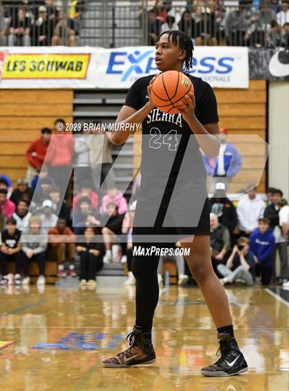 Thumbnail 2 in Sierra Canyon vs. Jesuit (Les Schwab Invitational) photogallery.