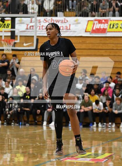 Thumbnail 1 in Sierra Canyon vs. Jesuit (Les Schwab Invitational) photogallery.