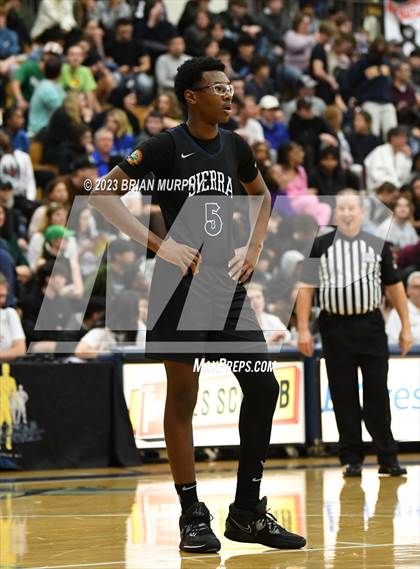 Thumbnail 2 in Sierra Canyon vs. Jesuit (Les Schwab Invitational) photogallery.