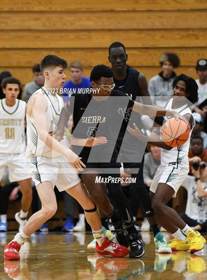 Thumbnail 2 in Sierra Canyon vs. Jesuit (Les Schwab Invitational) photogallery.