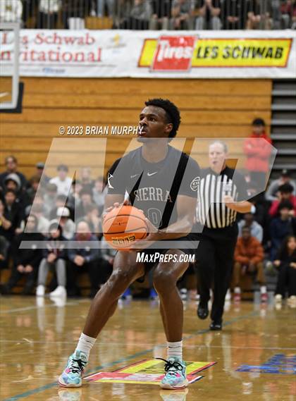 Thumbnail 3 in Sierra Canyon vs. Jesuit (Les Schwab Invitational) photogallery.