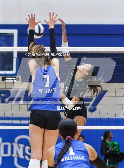 Thumbnail 1 in Plano West vs. Arlington (UIL 6A D2 Area Playoff) photogallery.