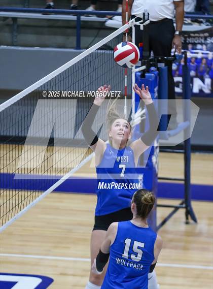 Thumbnail 1 in Plano West vs. Arlington (UIL 6A D2 Area Playoff) photogallery.