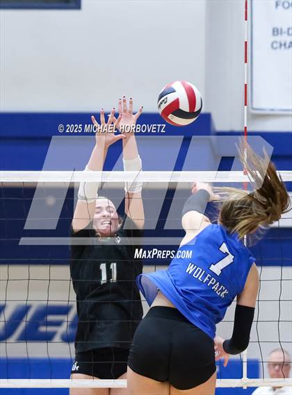 Thumbnail 2 in Plano West vs. Arlington (UIL 6A D2 Area Playoff) photogallery.