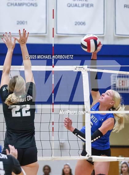 Thumbnail 2 in Plano West vs. Arlington (UIL 6A D2 Area Playoff) photogallery.