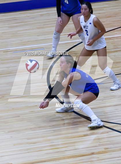 Thumbnail 1 in Plano West vs. Arlington (UIL 6A D2 Area Playoff) photogallery.