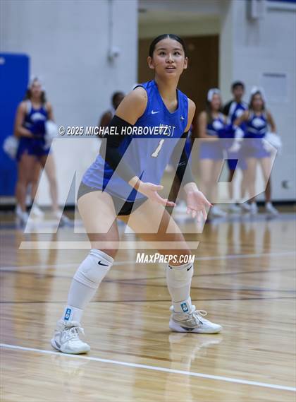 Thumbnail 3 in Plano West vs. Arlington (UIL 6A D2 Area Playoff) photogallery.