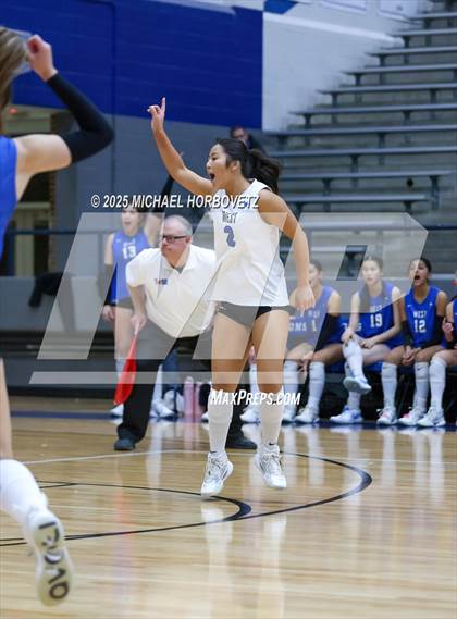 Thumbnail 1 in Plano West vs. Arlington (UIL 6A D2 Area Playoff) photogallery.