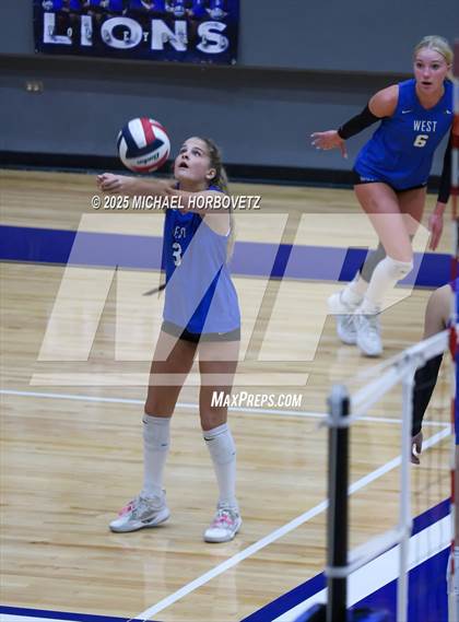 Thumbnail 1 in Plano West vs. Arlington (UIL 6A D2 Area Playoff) photogallery.