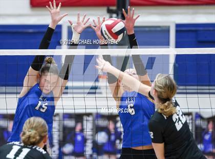 Thumbnail 3 in Plano West vs. Arlington (UIL 6A D2 Area Playoff) photogallery.