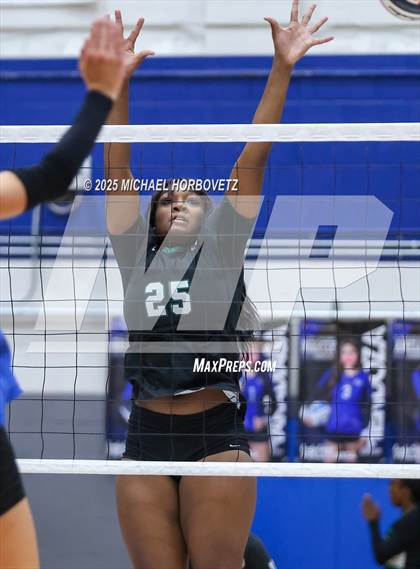 Thumbnail 3 in Plano West vs. Arlington (UIL 6A D2 Area Playoff) photogallery.