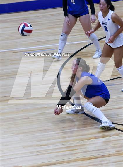 Thumbnail 2 in Plano West vs. Arlington (UIL 6A D2 Area Playoff) photogallery.