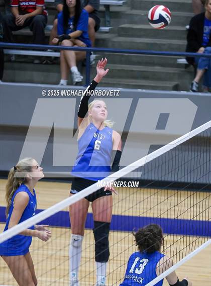 Thumbnail 2 in Plano West vs. Arlington (UIL 6A D2 Area Playoff) photogallery.