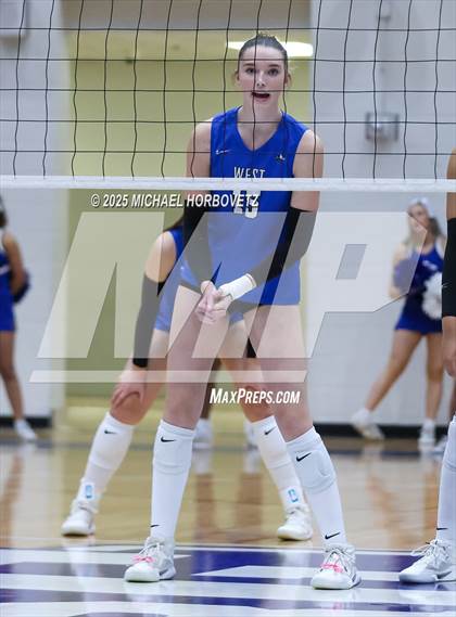 Thumbnail 2 in Plano West vs. Arlington (UIL 6A D2 Area Playoff) photogallery.