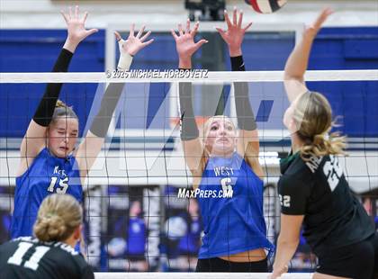 Thumbnail 2 in Plano West vs. Arlington (UIL 6A D2 Area Playoff) photogallery.
