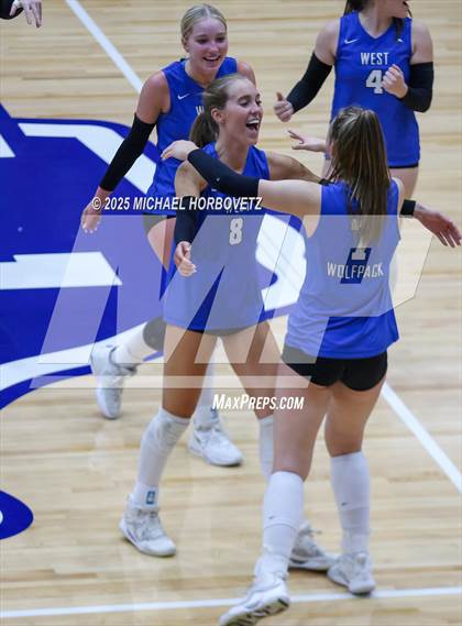 Thumbnail 1 in Plano West vs. Arlington (UIL 6A D2 Area Playoff) photogallery.