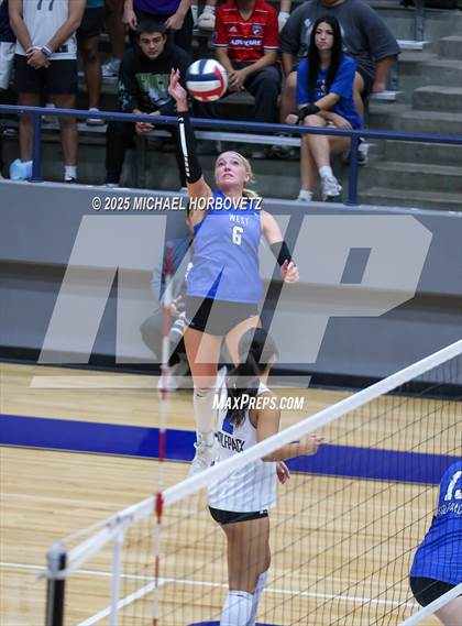 Thumbnail 3 in Plano West vs. Arlington (UIL 6A D2 Area Playoff) photogallery.