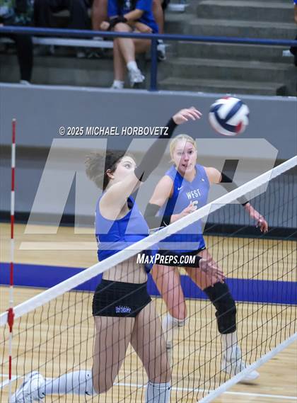 Thumbnail 2 in Plano West vs. Arlington (UIL 6A D2 Area Playoff) photogallery.