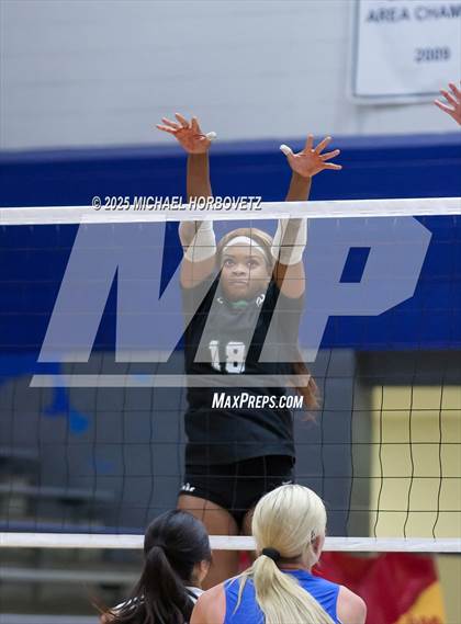 Thumbnail 1 in Plano West vs. Arlington (UIL 6A D2 Area Playoff) photogallery.