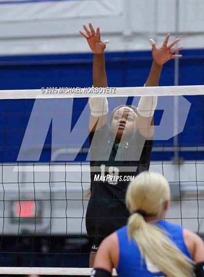 Thumbnail 3 in Plano West vs. Arlington (UIL 6A D2 Area Playoff) photogallery.