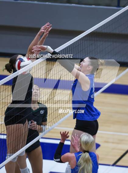 Thumbnail 2 in Plano West vs. Arlington (UIL 6A D2 Area Playoff) photogallery.