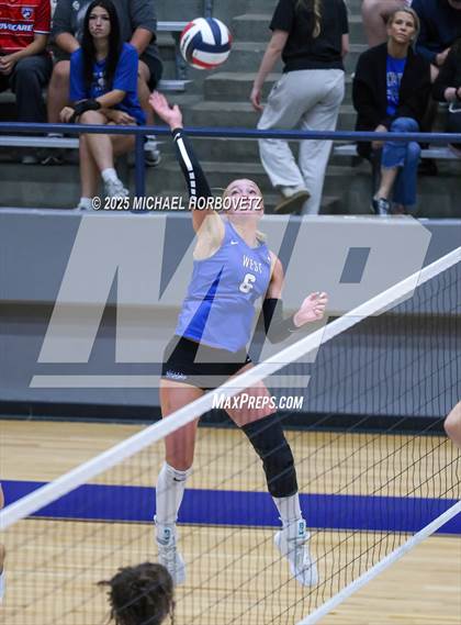 Thumbnail 3 in Plano West vs. Arlington (UIL 6A D2 Area Playoff) photogallery.