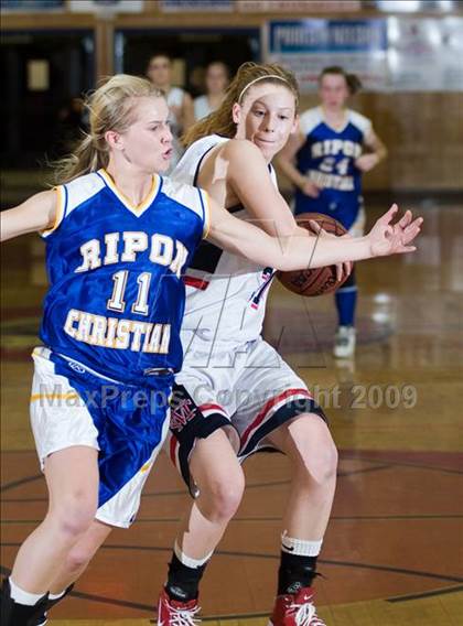 Thumbnail 2 in Ripon Christian @ Modesto Christian photogallery.