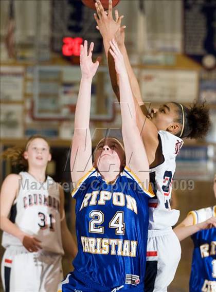 Thumbnail 1 in Ripon Christian @ Modesto Christian photogallery.