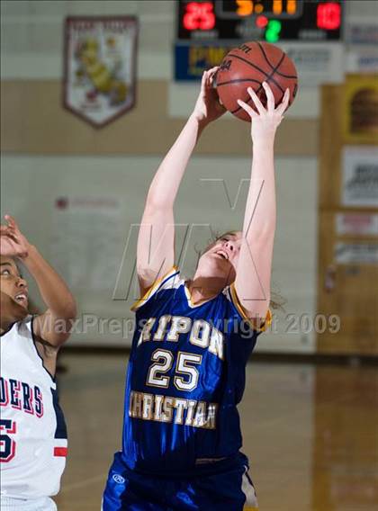 Thumbnail 2 in Ripon Christian @ Modesto Christian photogallery.