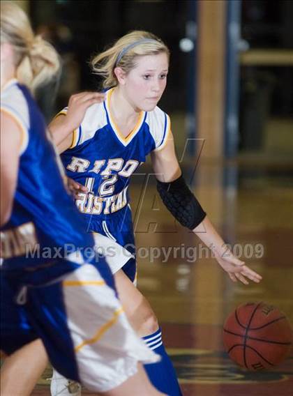 Thumbnail 3 in Ripon Christian @ Modesto Christian photogallery.