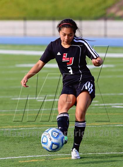 Thumbnail 2 in Cathedral Catholic v. La Jolla (CIF SDS D3 Final) photogallery.