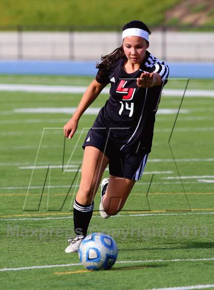 Thumbnail 3 in Cathedral Catholic v. La Jolla (CIF SDS D3 Final) photogallery.
