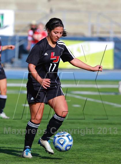 Thumbnail 2 in Cathedral Catholic v. La Jolla (CIF SDS D3 Final) photogallery.