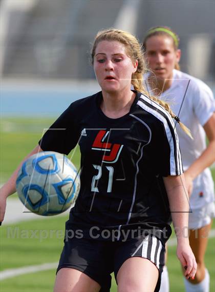Thumbnail 2 in Cathedral Catholic v. La Jolla (CIF SDS D3 Final) photogallery.