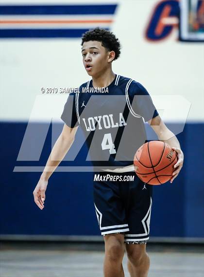 Thumbnail 2 in Loyola vs. Central Catholic (Marianist Classic) photogallery.
