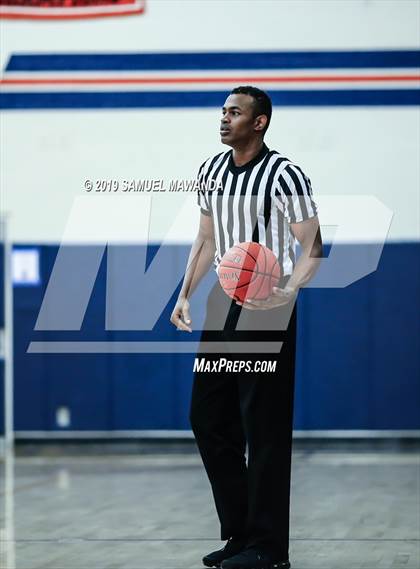 Thumbnail 1 in Loyola vs. Central Catholic (Marianist Classic) photogallery.