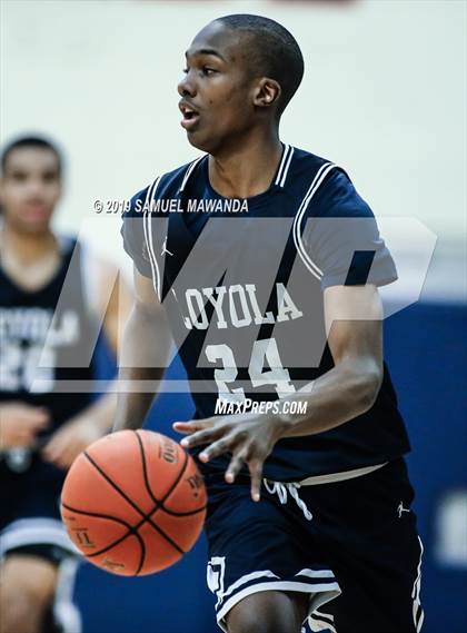 Thumbnail 2 in Loyola vs. Central Catholic (Marianist Classic) photogallery.