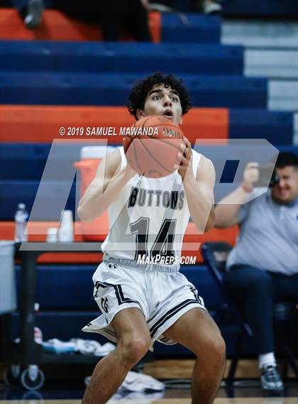 Thumbnail 2 in Loyola vs. Central Catholic (Marianist Classic) photogallery.