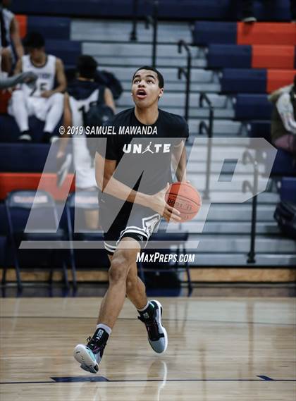 Thumbnail 3 in Loyola vs. Central Catholic (Marianist Classic) photogallery.