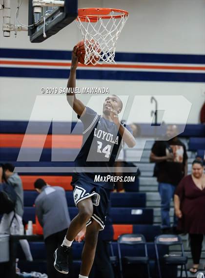 Thumbnail 2 in Loyola vs. Central Catholic (Marianist Classic) photogallery.
