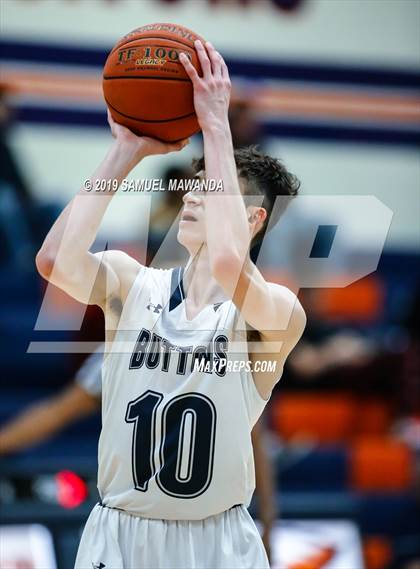 Thumbnail 2 in Loyola vs. Central Catholic (Marianist Classic) photogallery.