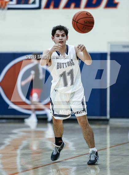 Thumbnail 3 in Loyola vs. Central Catholic (Marianist Classic) photogallery.