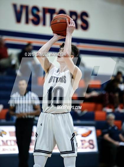 Thumbnail 3 in Loyola vs. Central Catholic (Marianist Classic) photogallery.