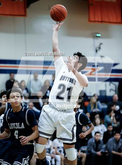 Thumbnail 3 in Loyola vs. Central Catholic (Marianist Classic) photogallery.