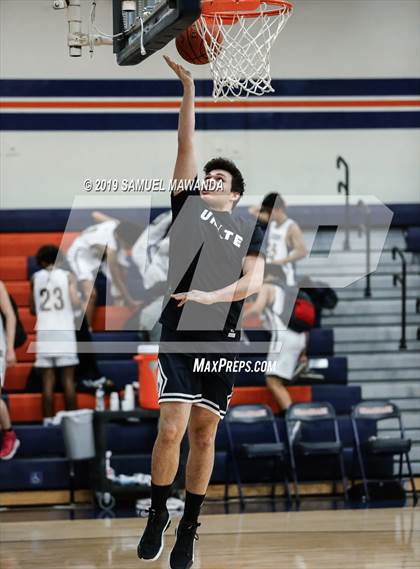 Thumbnail 3 in Loyola vs. Central Catholic (Marianist Classic) photogallery.