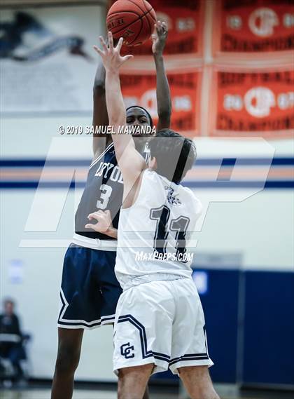 Thumbnail 2 in Loyola vs. Central Catholic (Marianist Classic) photogallery.