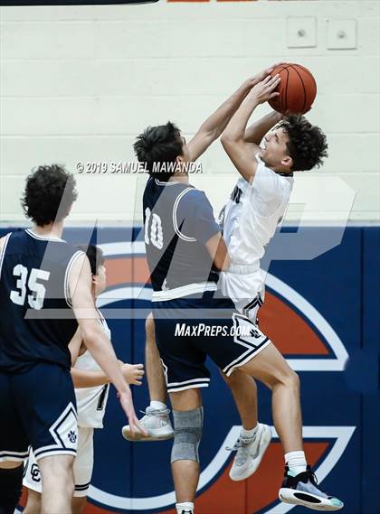 Thumbnail 2 in Loyola vs. Central Catholic (Marianist Classic) photogallery.