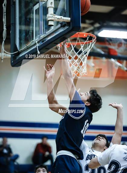 Thumbnail 2 in Loyola vs. Central Catholic (Marianist Classic) photogallery.